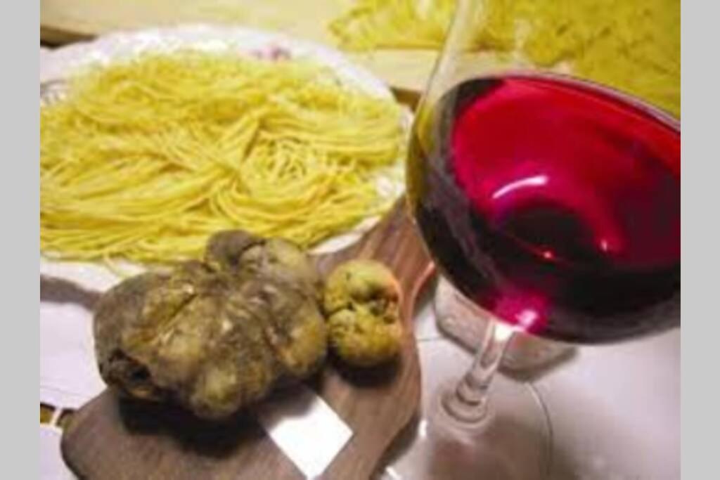 Ex Ostu Impero: Vino, Tartufo Ed Ospitalita Apartment La Morra Ngoại thất bức ảnh